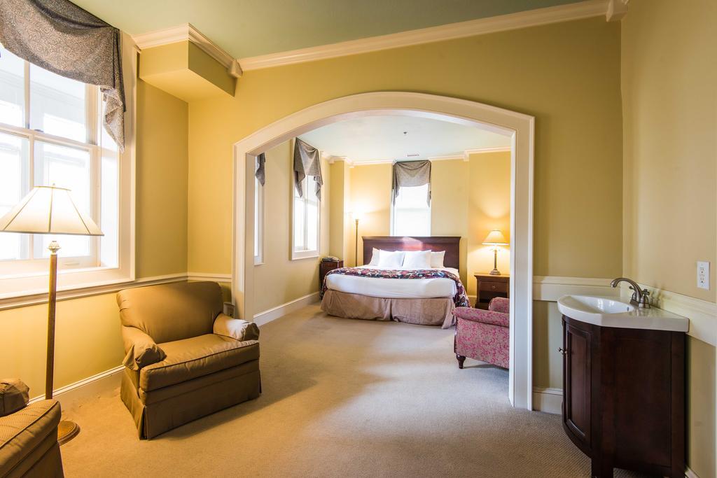 Fort Harrison State Park Inn Индианаполис Екстериор снимка