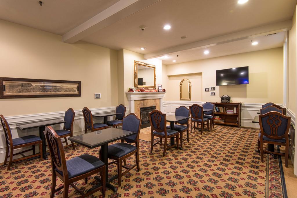 Fort Harrison State Park Inn Индианаполис Екстериор снимка